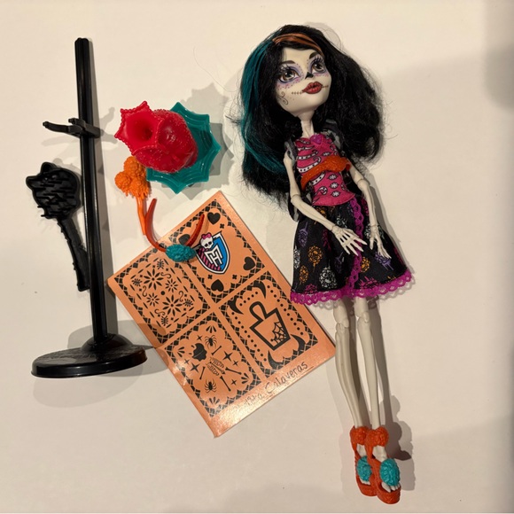 Monster High Skelita Calaveras Doll 2012 Art Class